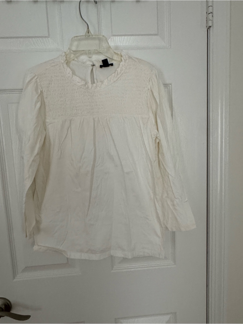 Ann Taylor Women’s Cream Smocked Long-Sleeve Top Size XS 100% cotton